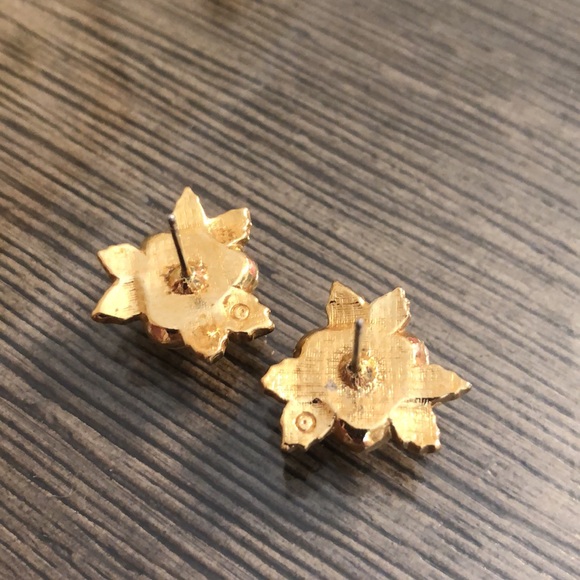 Vintage Avon Three Pearl Earrings Floral - Picture 4 of 9